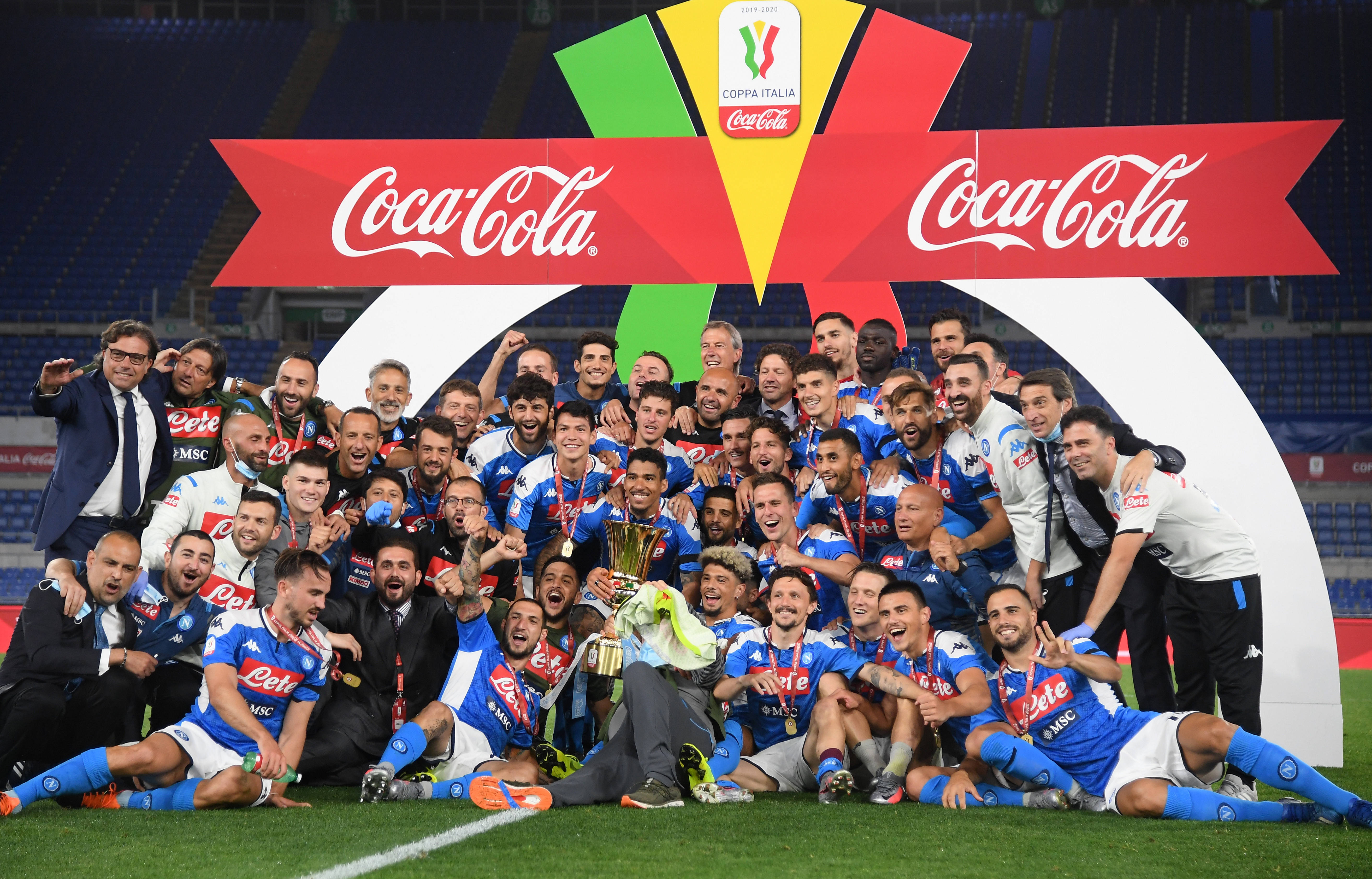 九游娱乐APP-包含广州队发布备战花絮,冲刺阶段官宣签约,意大利杯任务艰巨,资深球员宣示担当的词条